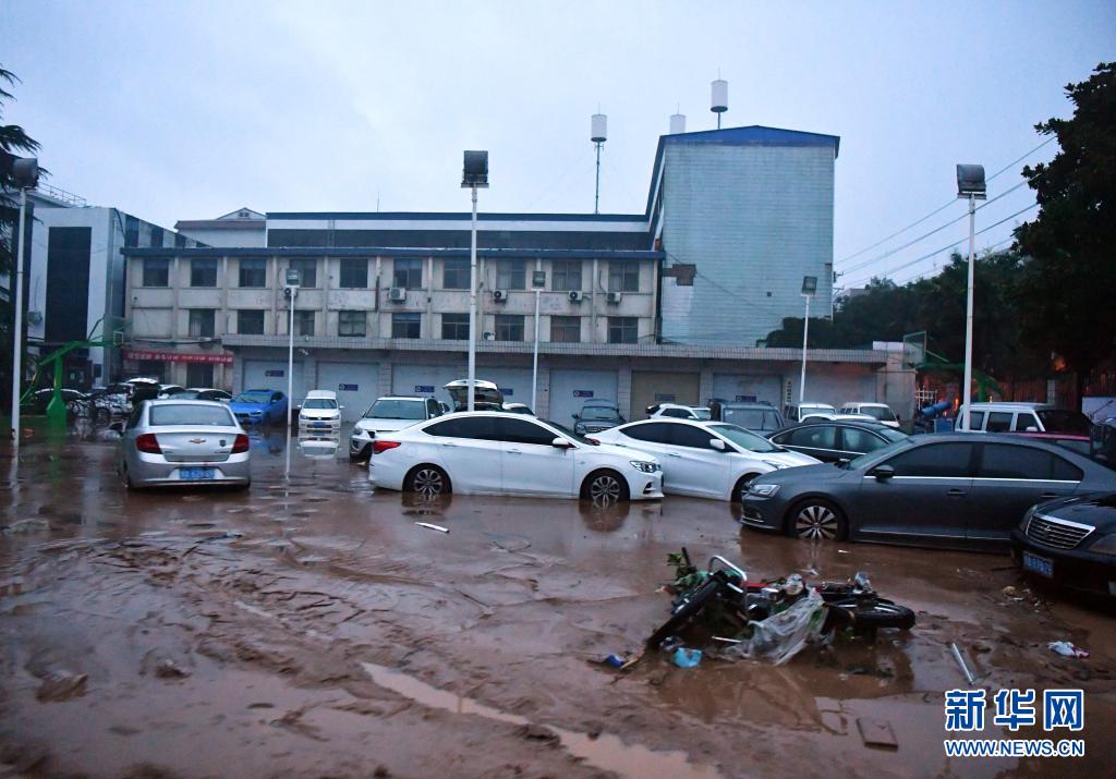 河南巩义市一镇区因强降雨被淹没 大量群众被临时安置