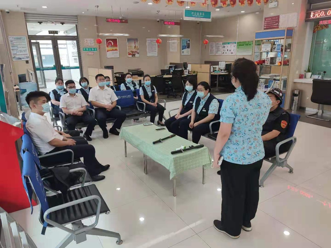 为群众办实事，民生银行济南槐荫支行积极开展防范电信诈骗宣传活动