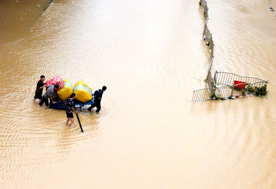 风雨揪心 救援同心——新华社记者多路直击河南强降水