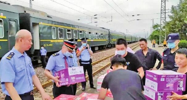 被困郑州51小时！K15次列车返济