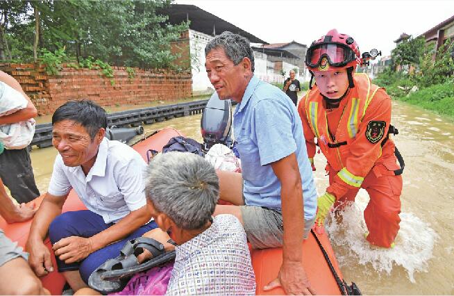 山东消防各救援队昨在开封营救被困人员482人，疏散转移459人 