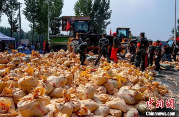 直击河南浚县决口抢险：各方力量汇集 封堵连夜推进