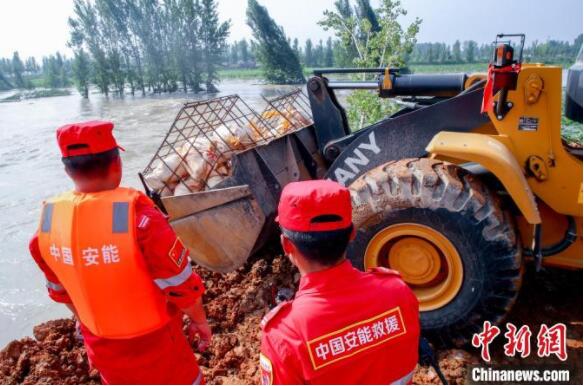 直击河南浚县决口抢险：各方力量汇集 封堵连夜推进
