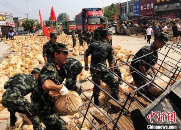 直击河南浚县决口抢险：各方力量汇集 封堵连夜推进