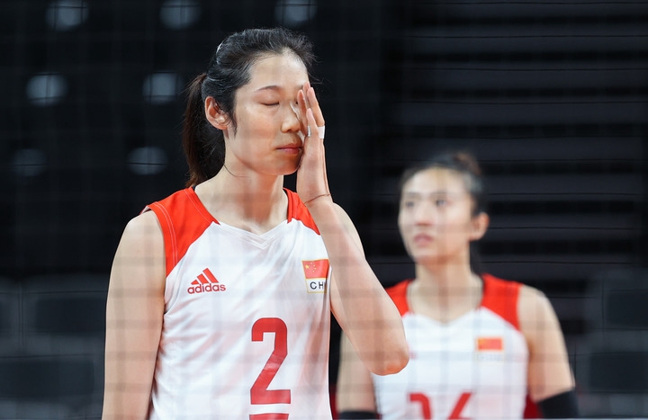 29日综合：中国超日本金牌榜登顶 女排再败出线形势危急