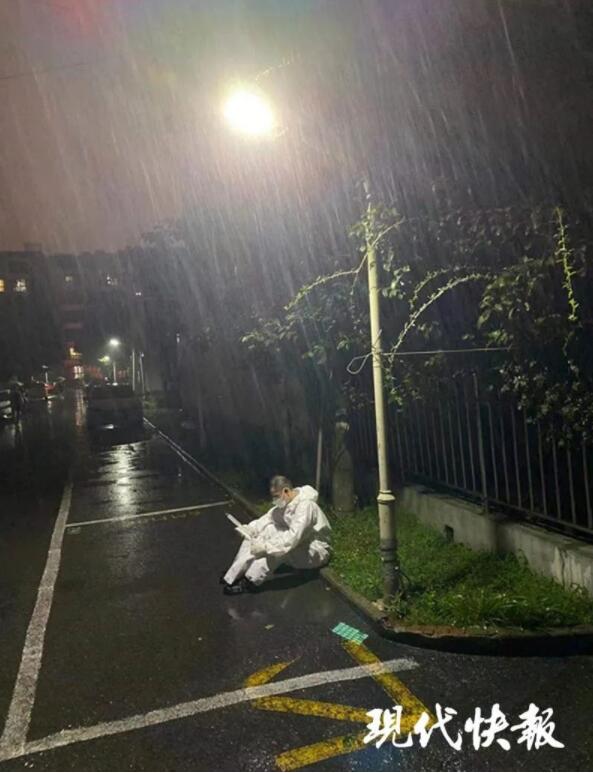 封控小区里私家车不锁、WiFi公开蹭!❗️❗️被这一幕暖到了