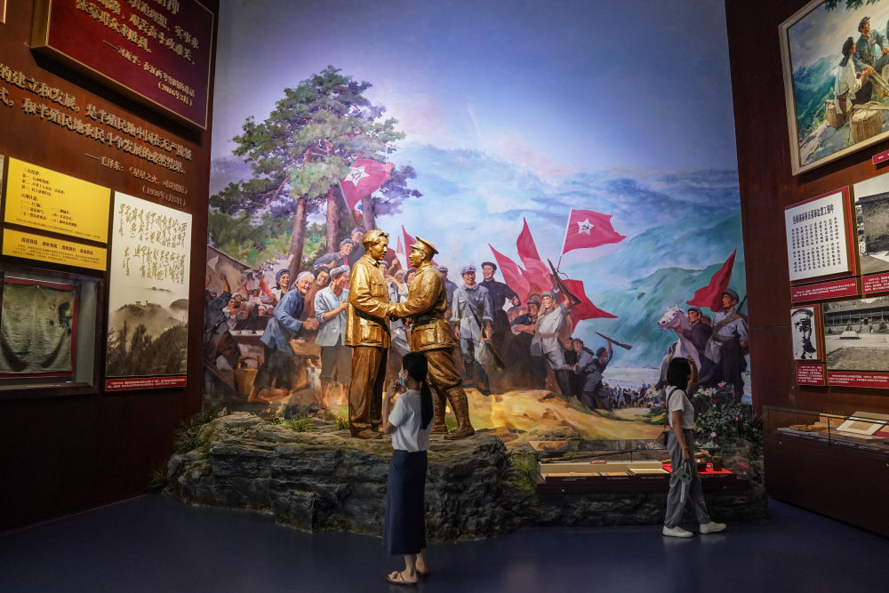 伟大的征程 不朽的史诗——“‘不忘初心、牢记使命’中国共产党历史展览”巡礼