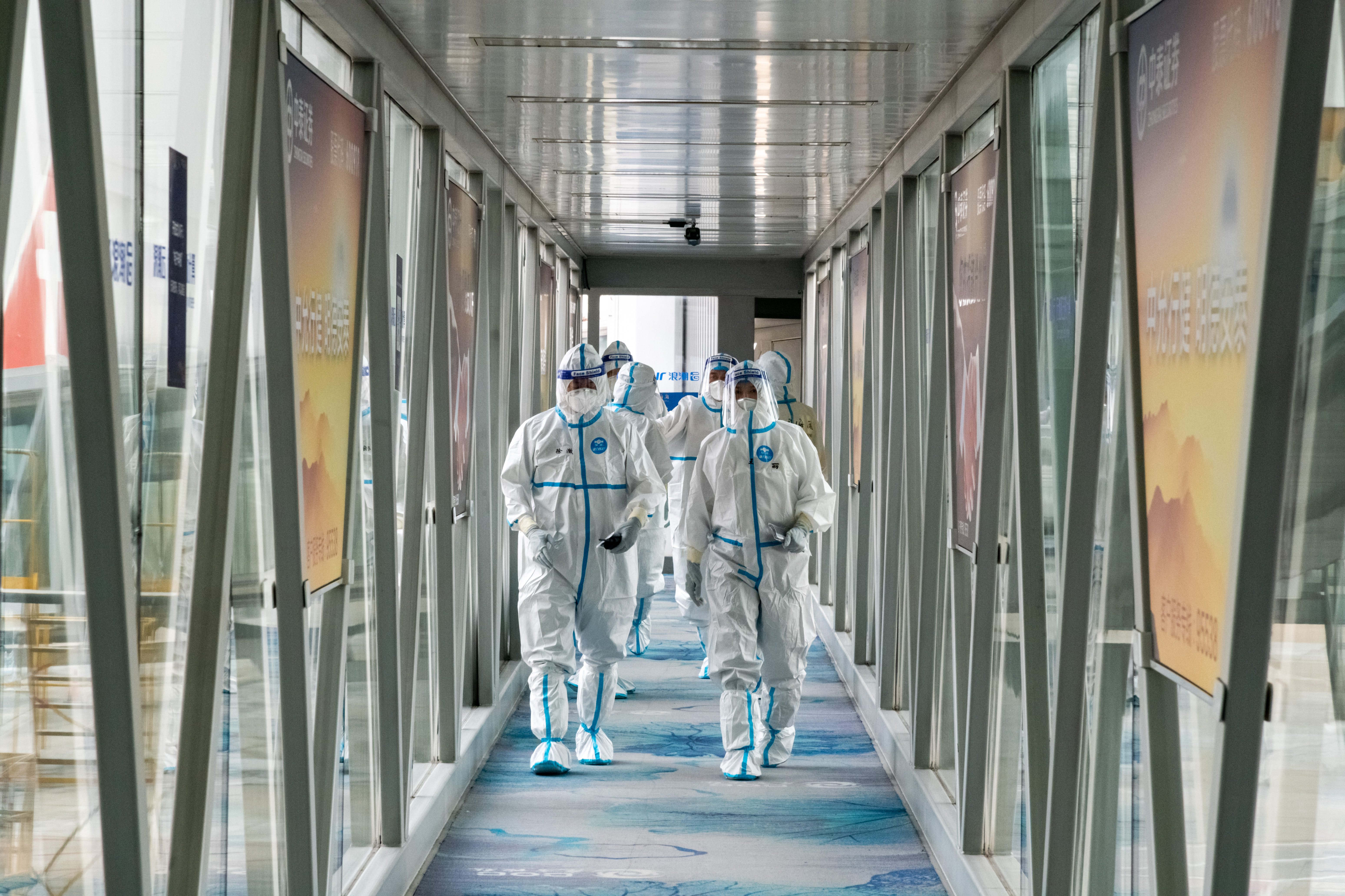 坚持“人民至上生命至上”毫不松懈抓好疫情防控 从“国门”到“家门”筑牢“外防输入”坚固防线