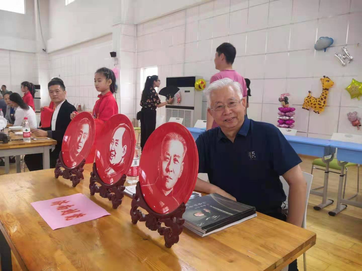 展现伟人光辉形象 为建党100周年献礼 刻瓷艺术家助力