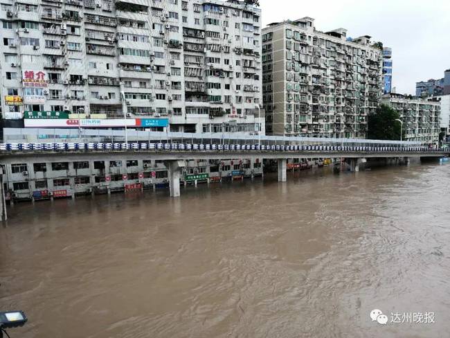 今年最大洪峰过境四川达州主城区 低洼地段洪水上涨2米左右