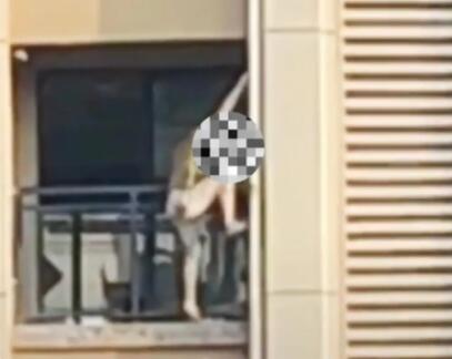 【细思极恐】大叔忘带钥匙从2楼徒手爬上14楼，现场画面曝光惊呆网友