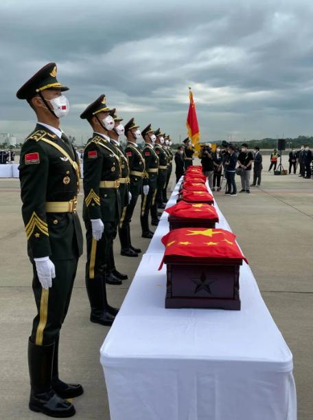 全程破防！不到2小时的航程，他们走了71年