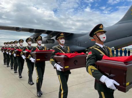 全程破防！不到2小时的航程，他们走了71年