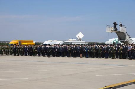 全程破防！不到2小时的航程，他们走了71年