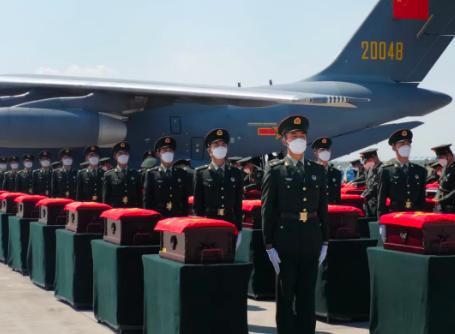 全程破防！不到2小时的航程，他们走了71年