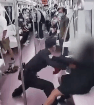 持续发酵！西安通报:保安拽女乘客不构成违法 什么是处理地铁乘客纠纷的正确姿势？