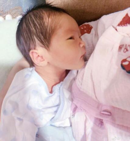 13届快男宁桓宇离婚，与妻子周安琴结婚仅一年半并育有一子