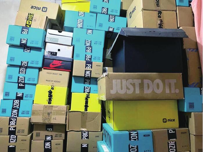 1599元的球鞋炒到3万，不怕“捂变味”？