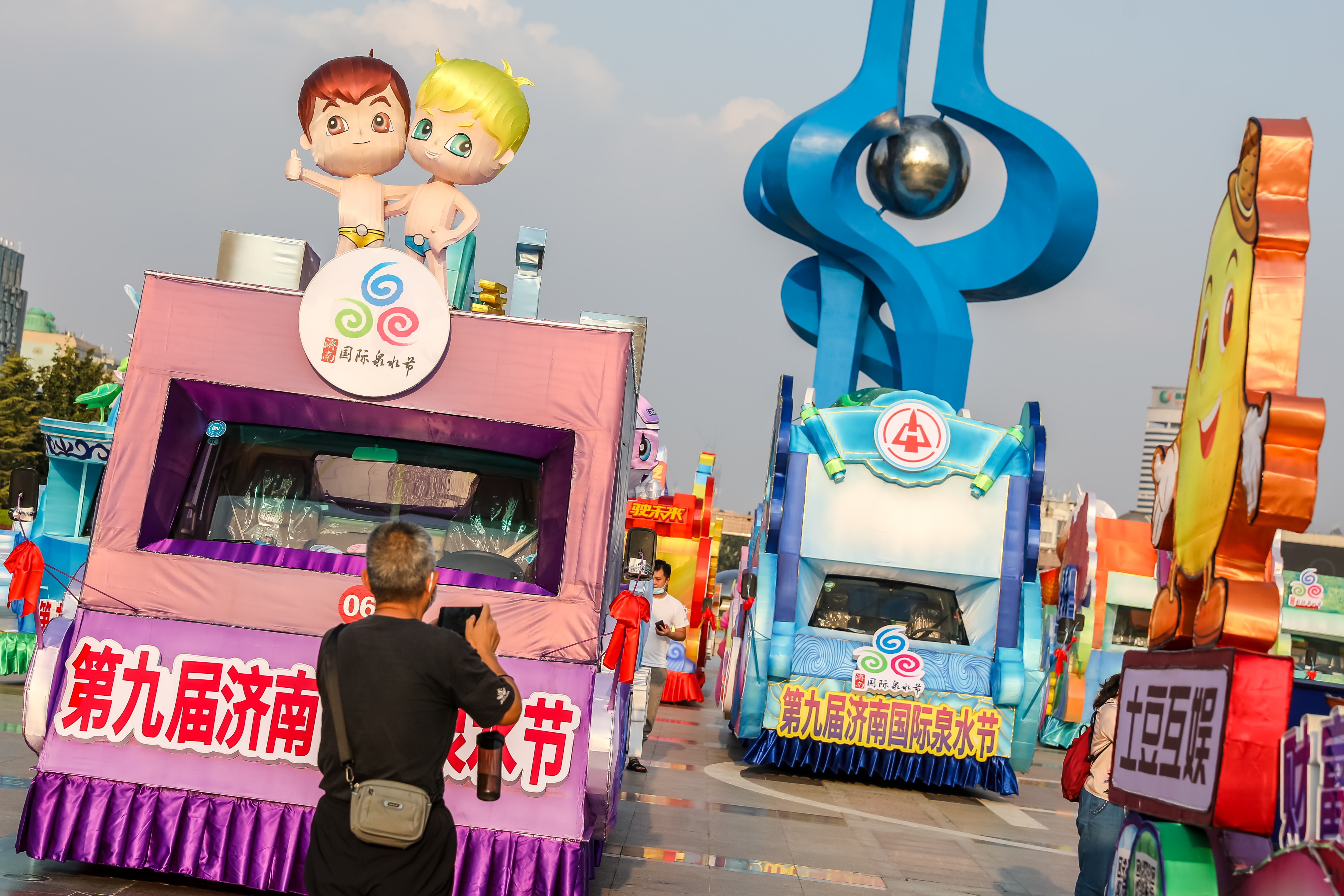 本周六花车巡游最后一天啦！ 夜游路线看过来