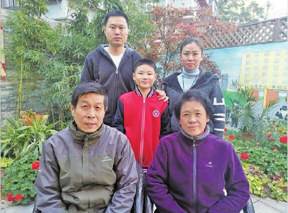 第二届省级文明谭欣家庭用实际行动影响社区千家万户