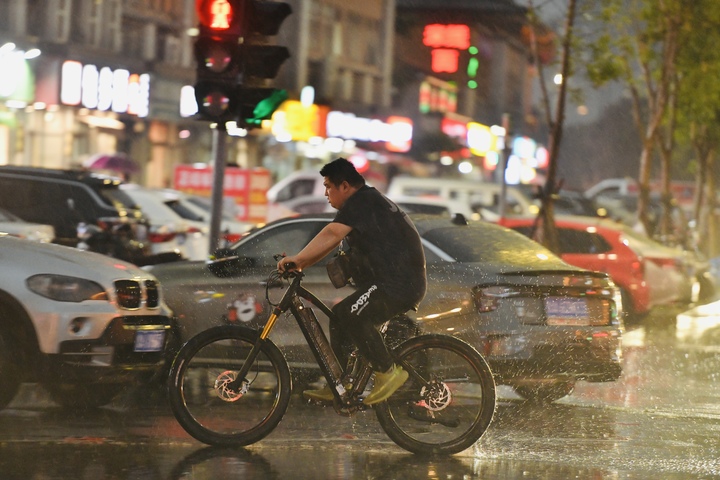 济南大雨将随中秋至 防范应对莫放松！