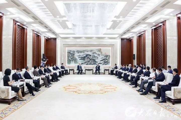 刘家义李干杰会见出席中国企业论坛嘉宾