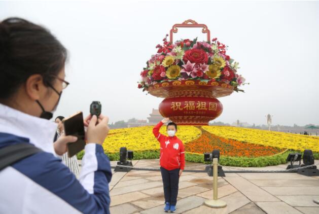 国庆将至！天安门广场和长安街沿线花卉布置完工