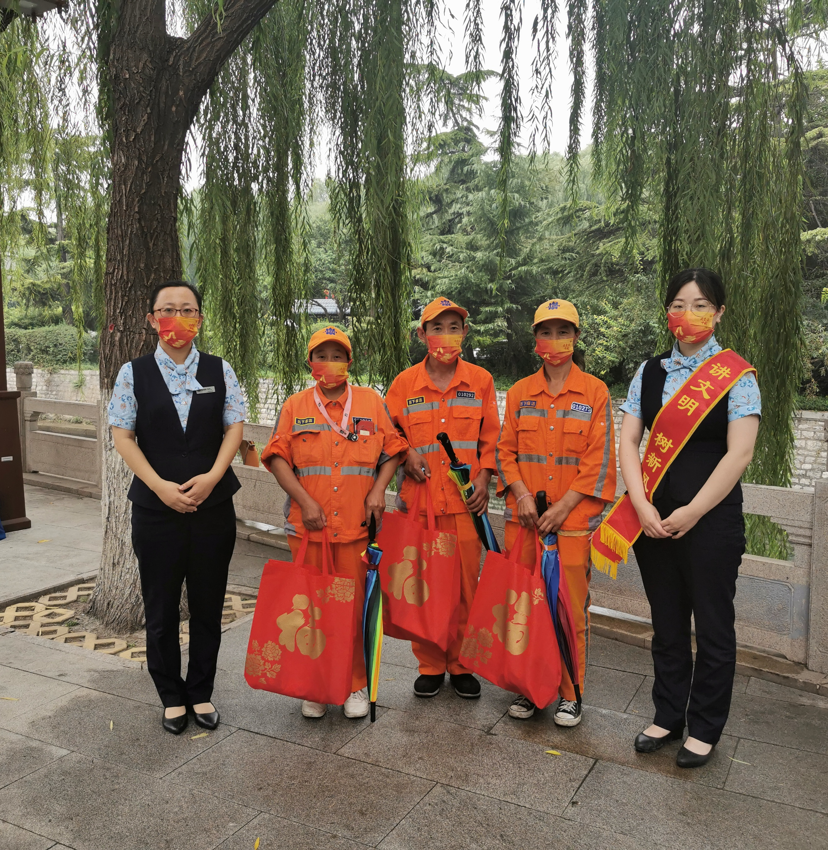 明湖支行开展爱心公益活动