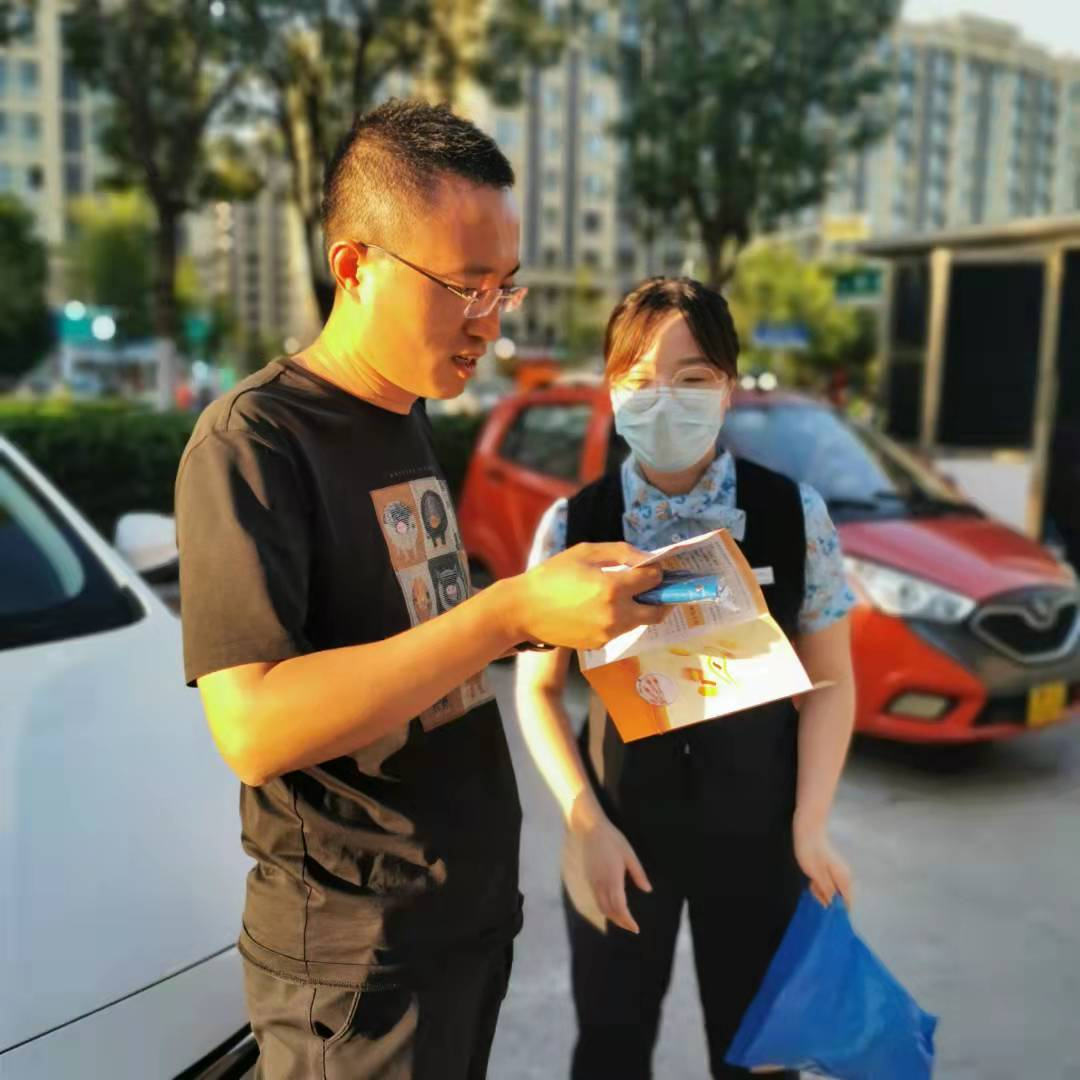民生银行济南明湖支行开展反假宣传进停车场活动