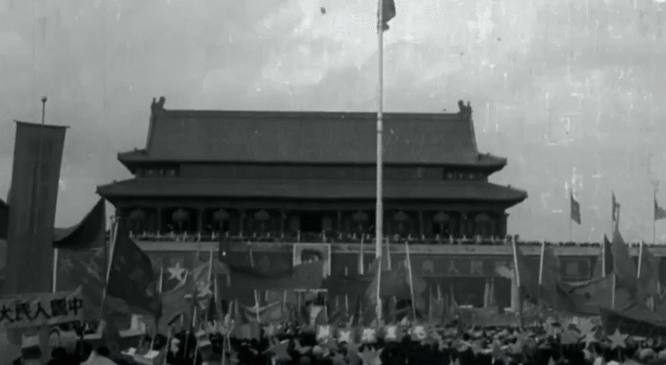 丹青绘巨作 礼赞新中国丨《美术经典中的党史》邀请您走近油画《开国大典》……