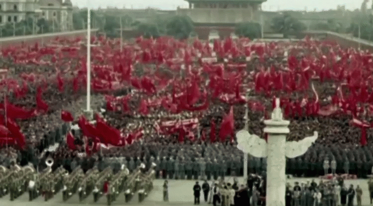 丹青绘巨作 礼赞新中国丨《美术经典中的党史》邀请您走近油画《开国大典》……