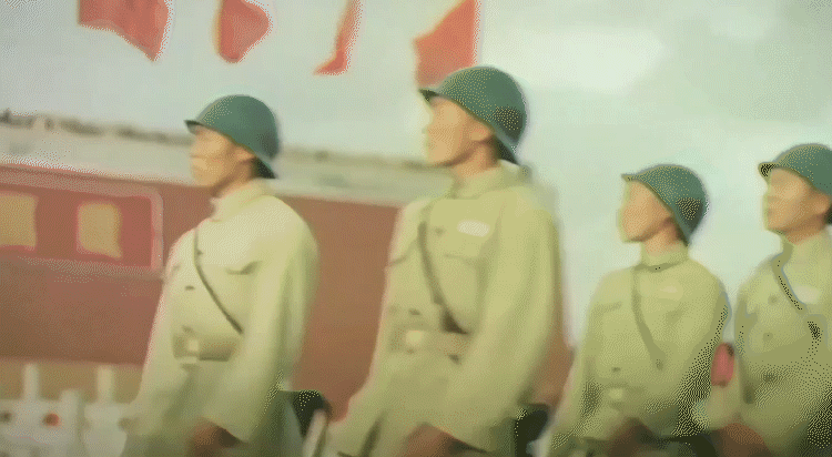 丹青绘巨作 礼赞新中国丨《美术经典中的党史》邀请您走近油画《开国大典》……