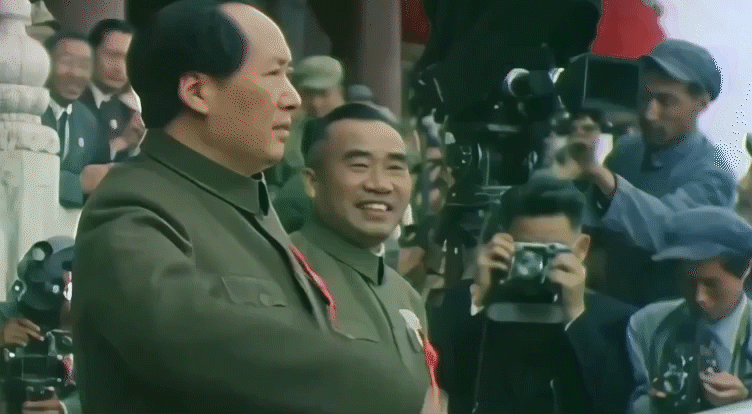 丹青绘巨作 礼赞新中国丨《美术经典中的党史》邀请您走近油画《开国大典》……