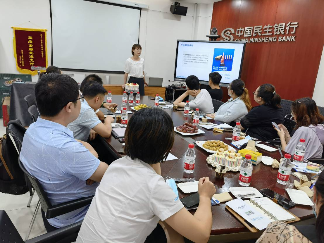 民生银行济南分行开展“诚信兴商宣传月”暨企业汇率风险中性管理宣传活动