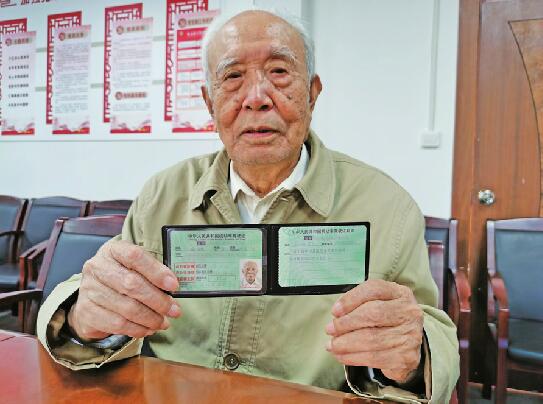 济南最老“新司机”年龄刷新 88岁老人4个月考出C2驾照，完成少年时的心愿