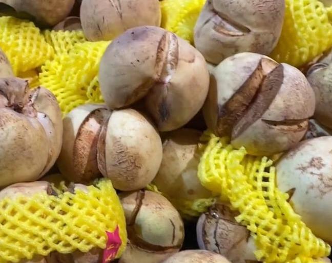 真香警告！女子买“爆炸桃”回家被妈妈嫌弃 具体是什么原因导致的？