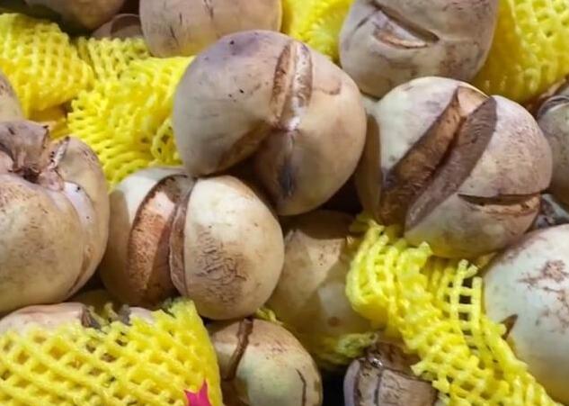 女子买“爆炸桃”回家被妈妈嫌弃 网友科普液氮罐处理技术