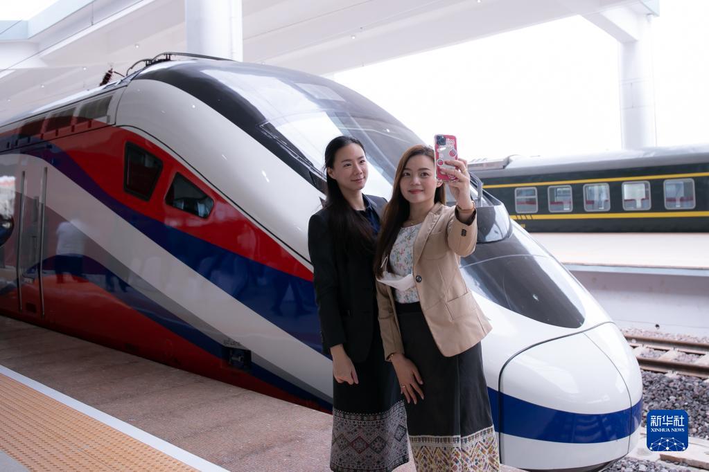 通讯：中老铁路承载老挝民众期盼
