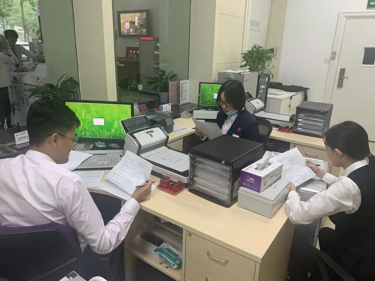 光大银行解放路支行创建现金示范网点优化现金流通化境,提升现金服务水平