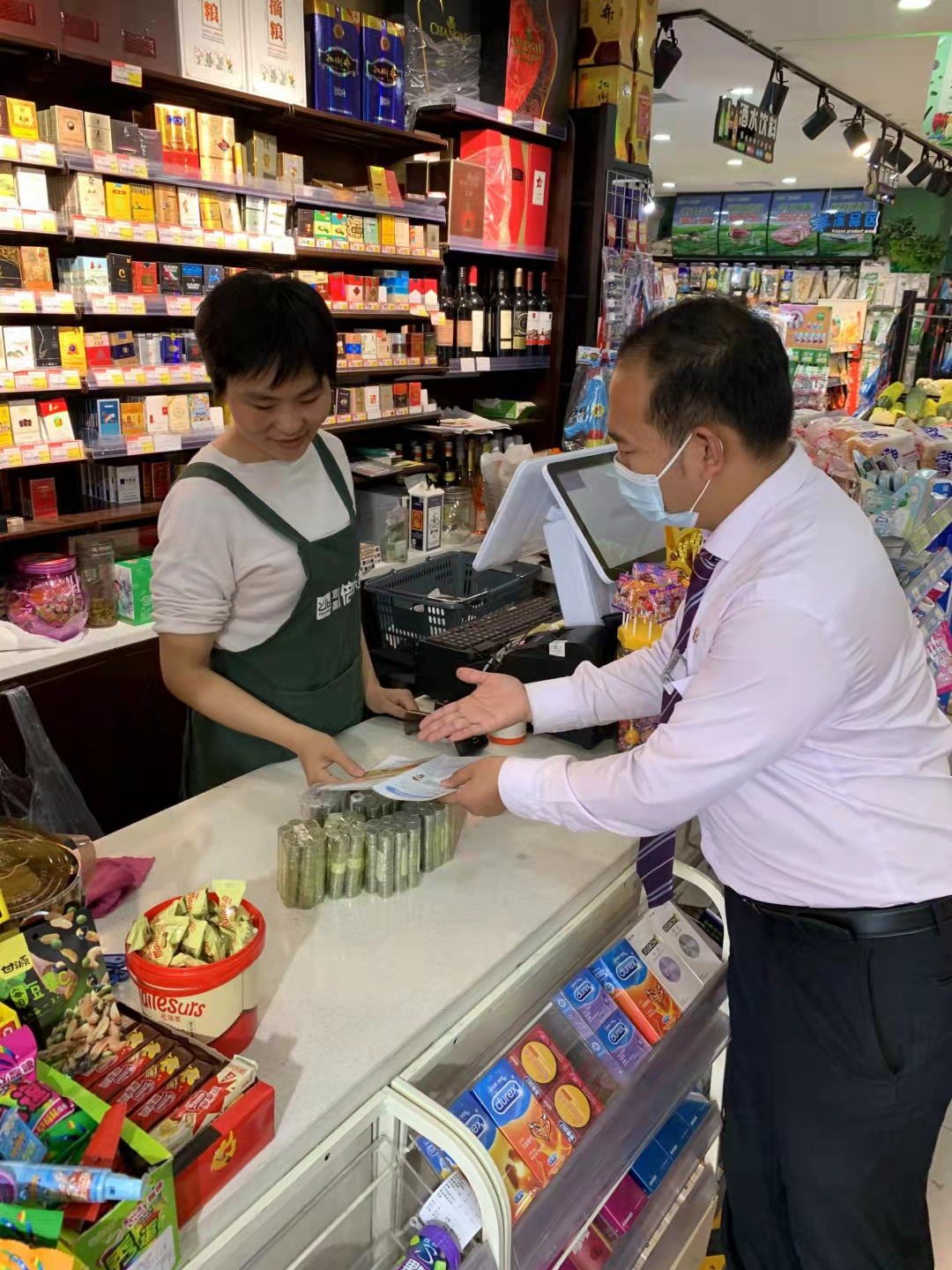 光大银行解放路支行创建现金示范网点优化现金流通化境,提升现金服务水平