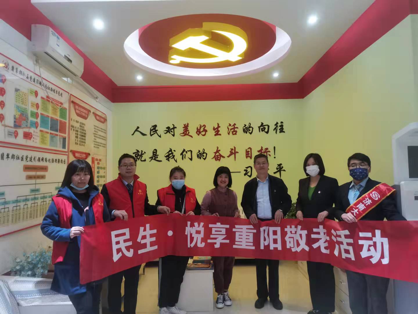 民生银行济南大观园支行联合重汽翡翠郡居委会走访慰问抗战老兵