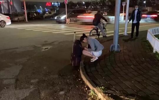 原来是你！旅客回应拍摄海航空姐瑟瑟发抖照，具体说了什么？