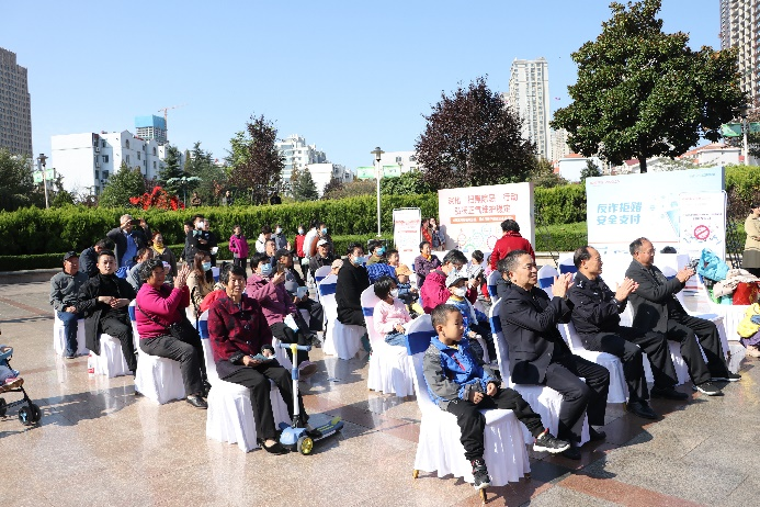 平安人寿山东分公司:寓学于乐,传递防诈知识,做社区居民的“贴心人”——山东寿险举办打击治理电信网络诈骗宣传进社区系列活动