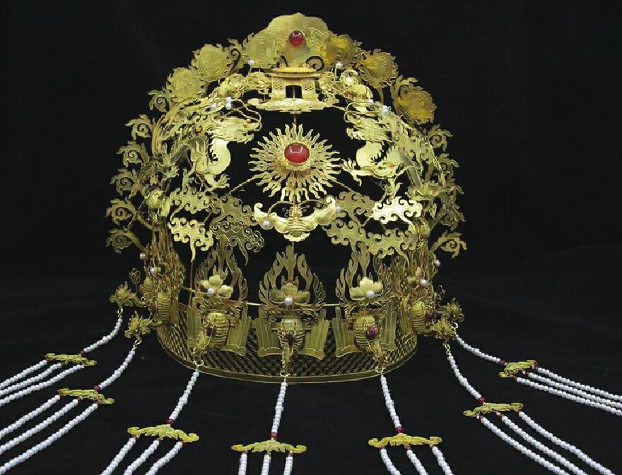 济南小伙沉迷古代首饰制作技艺 作品夺得金奖 他打造的一顶龙凤冠，有人出价10万