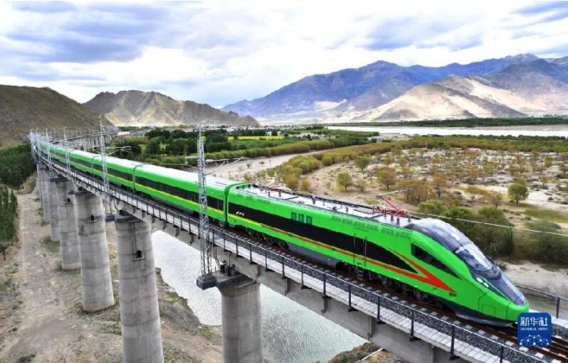 不可逆转的历史进程——从以习近平同志为核心的党中央引领新时代变革性实践看实现中华民族伟大复兴