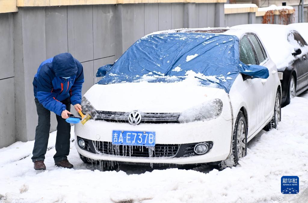 新华全媒+｜橙色雪“警”！暴雪、冻雨侵袭内蒙古东北地区