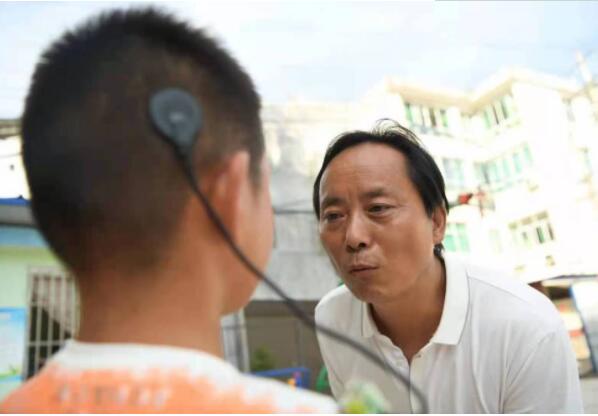 20年帮600多名听障儿童开口说话 一位语言康复师的“聋童不哑”行动