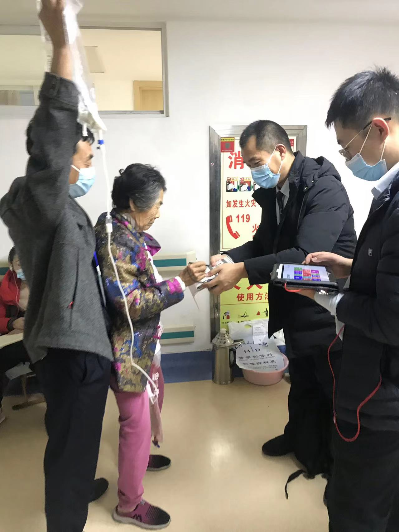 建行临沂分行新城支行：为老年特殊客户提供上门服务