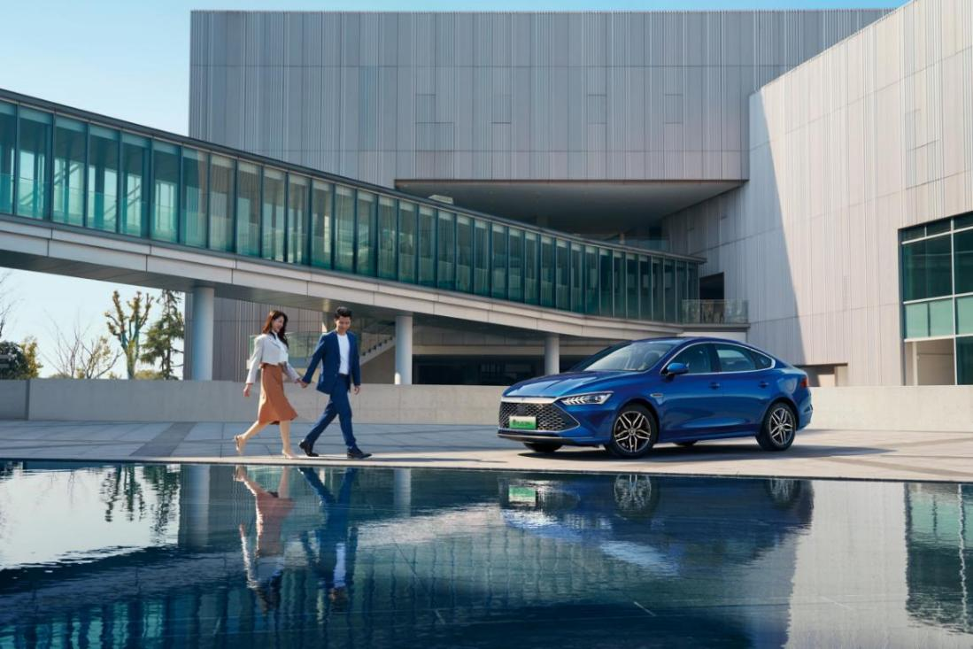 秦PLUS DM-i荣获“年度最佳新能源车型”和“年度十佳车型”