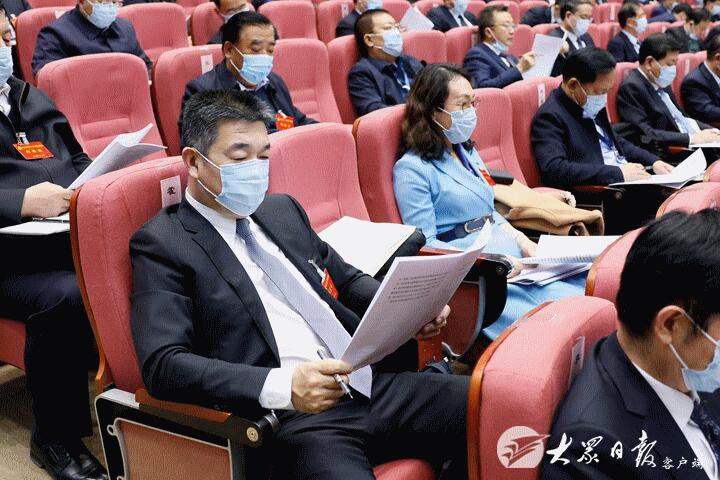 中共山东省委十一届十四次全体会议举行